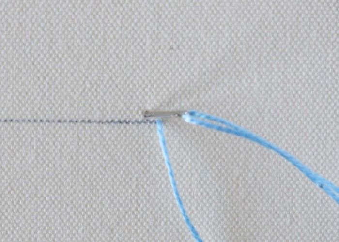 Point de chaînette torsadé noué étape 1