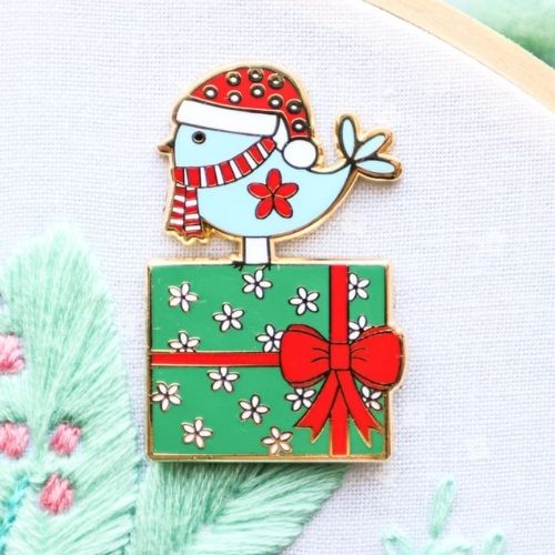 Christmas Birdie Magnetic Needle Minder by FlamingoToes on Etsy
