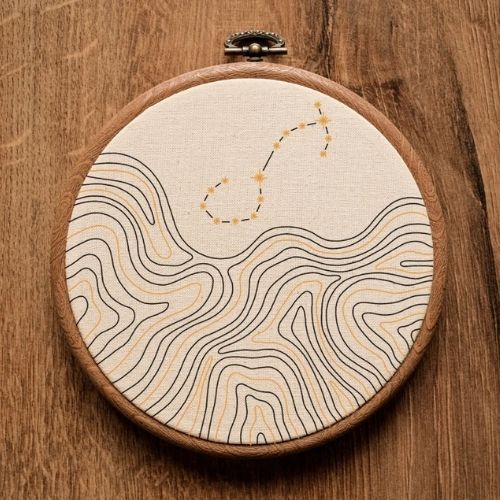 Skorpion Konstellation Abstraktes Handstickmuster entworfen von ALIFERA auf Etsy